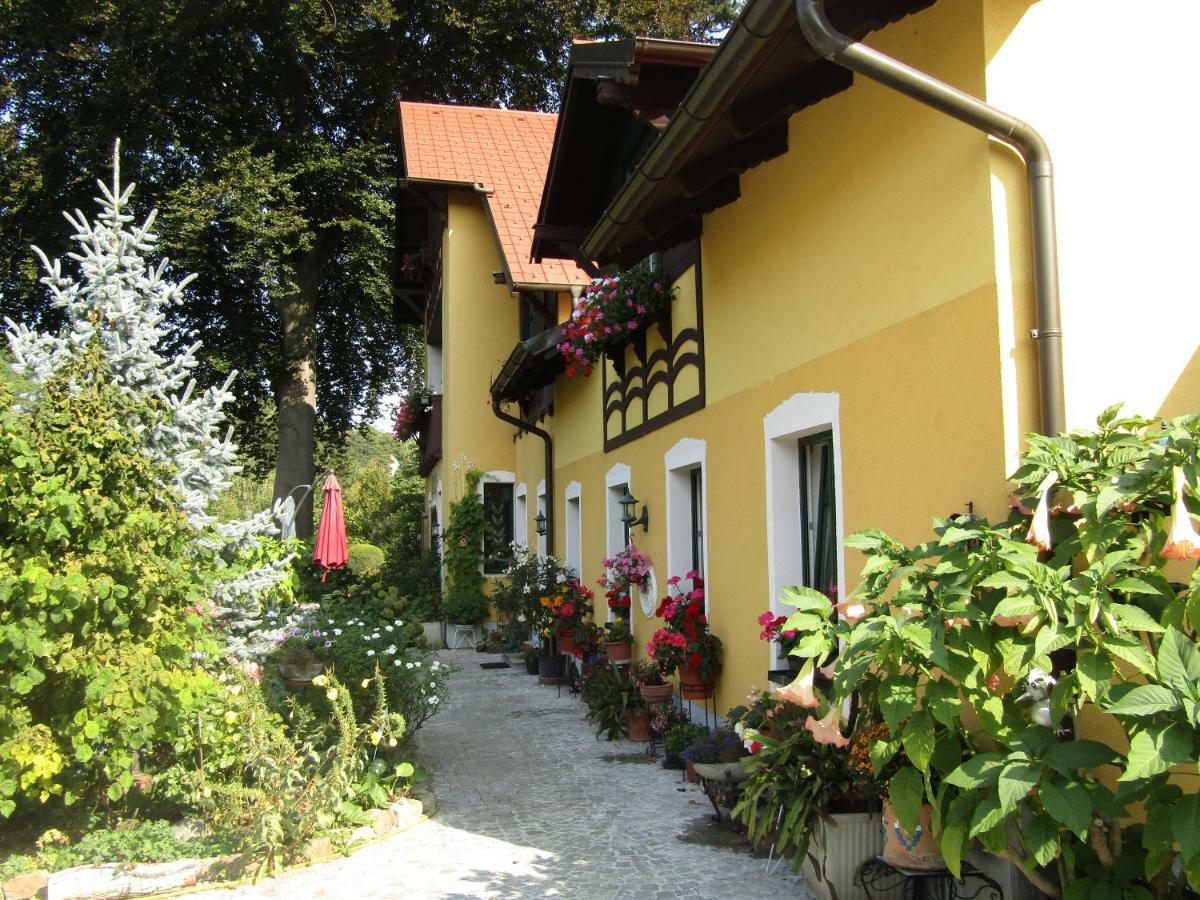 Villa Kreuthhof Appartements クロスターノイブルク エクステリア 写真